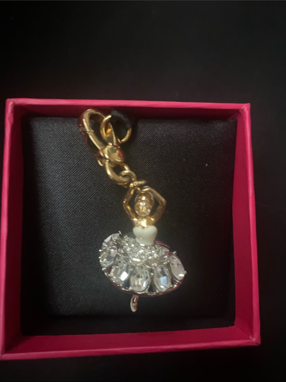 Juicy Couture Hot Pink Box with Gold Logo - Picture 4 of 6